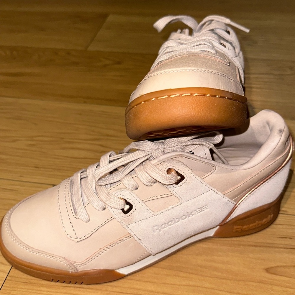 Brand New Reebok Sneaker (Beige/White/Tan)